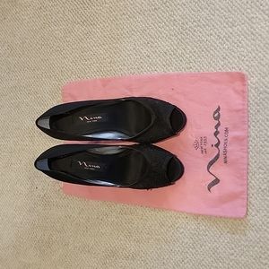 Nina black lace peep toe pumps